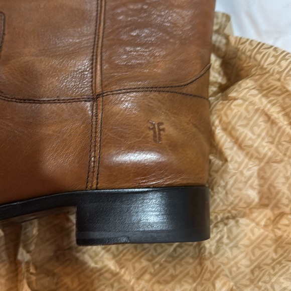 Frye Melissa button  2 wide calf - Picture 7 of 11